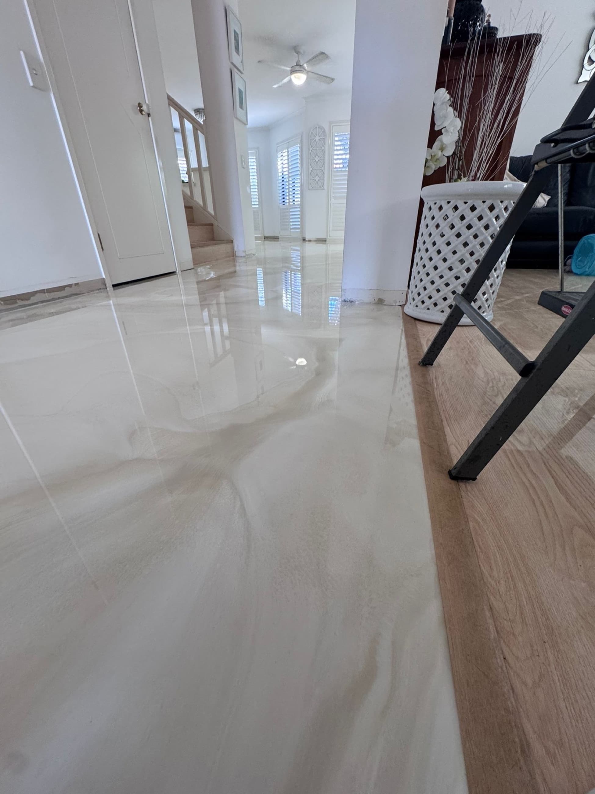 Pearl marble metallic floor in a home
