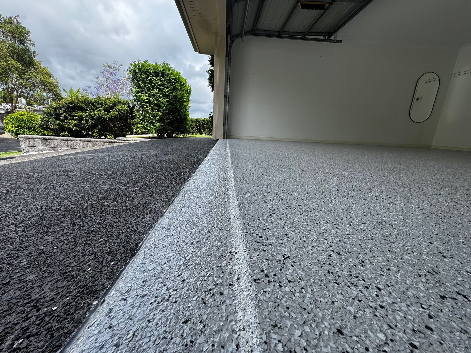 Epoxy flake garage floor